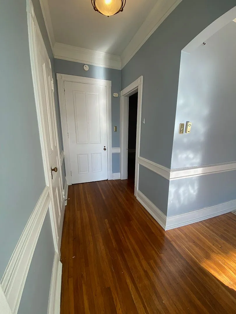 327 E Market Street — Photo 4