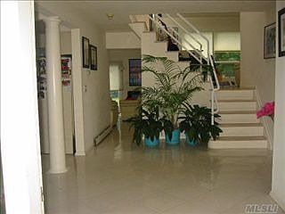 2nd image of 2 Glatter Ln
