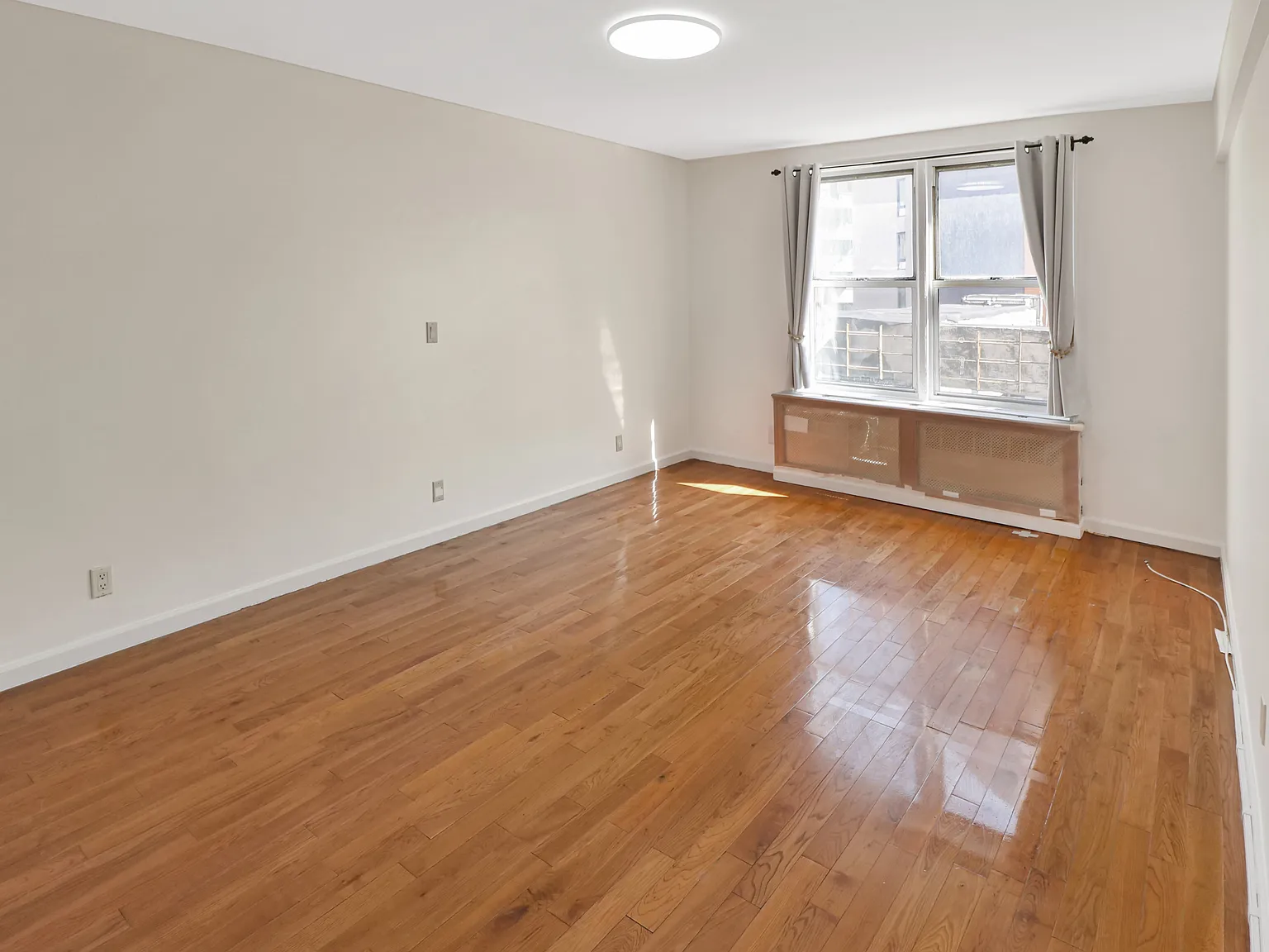 2 bed, 834 sqft, $2,600 — Photo 4