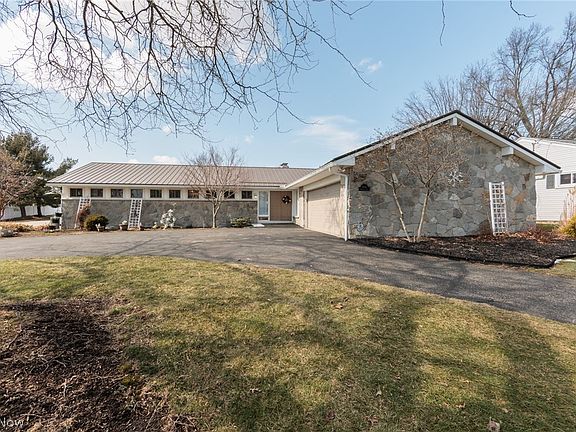 2nd image of 1066 Burkwood Rd