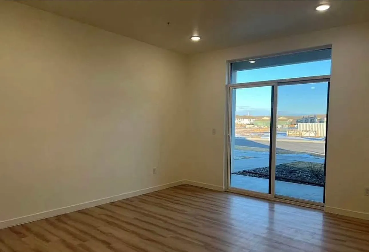 Holland House Properties 311 lorene st - 2108 — Photo 3