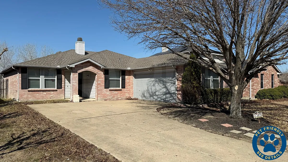 4 bed, 2.0 bath, 1952 sqft, $2,225 — Photo 1
