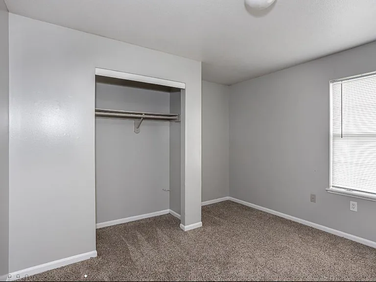 August Place Apartments — Photo 25