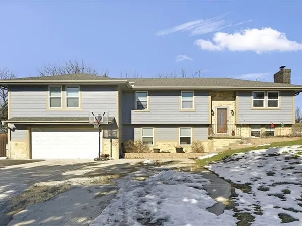 536 Oregon St, Leavenworth, KS 66048
