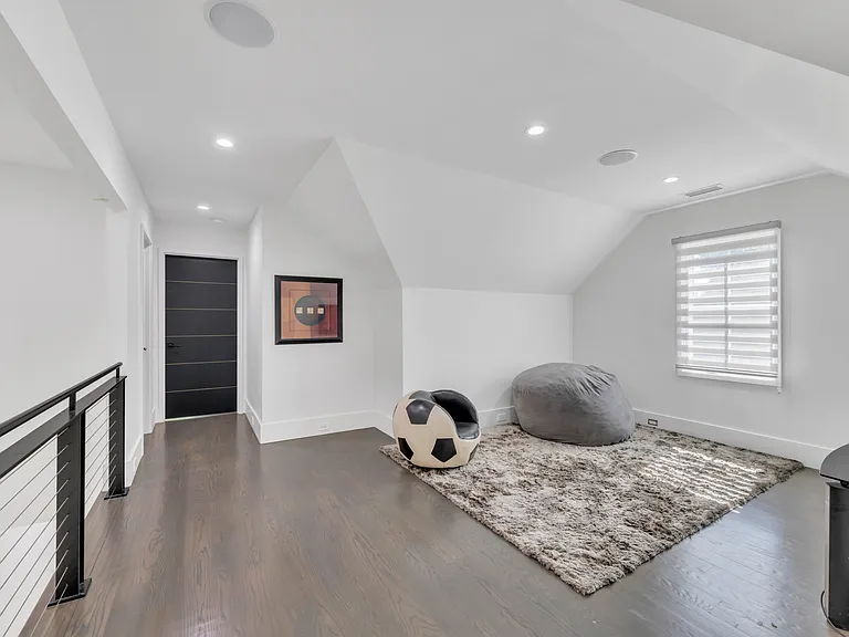 134 Carriage Dr — Photo 16