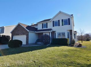 412 Lake Shore Cir, Bloomington, IL