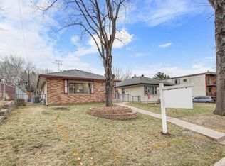 1584 Woodbridge St, Saint Paul, MN 55117