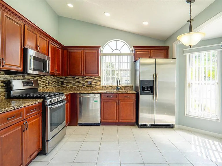 136 Seneca Point Trl — Photo 4