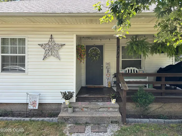 422 S Center St, Granby, MO 64844