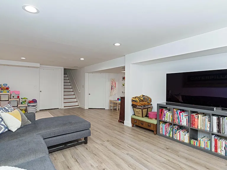 1612 N Roosevelt Ave — Photo 11
