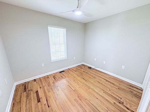 3rd image of 534 Forest Ln