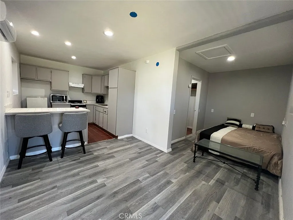 Studio, 450 sqft, $995 — Photo 1