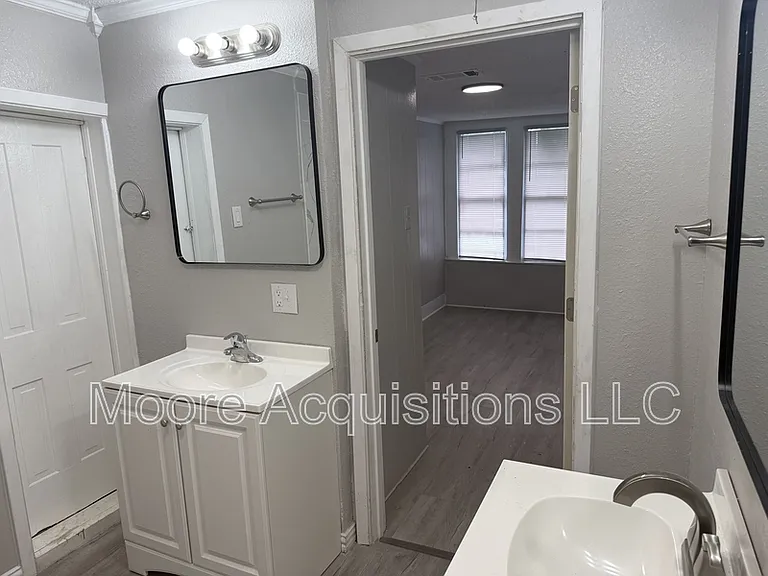 1108 W Center St — Photo 10
