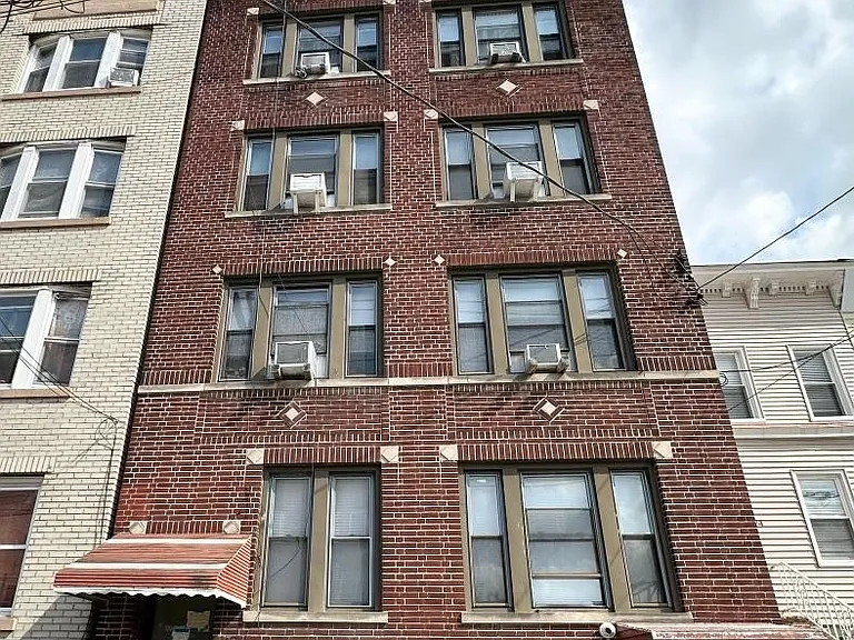 76 Romaine Ave #3-2F — Photo 6