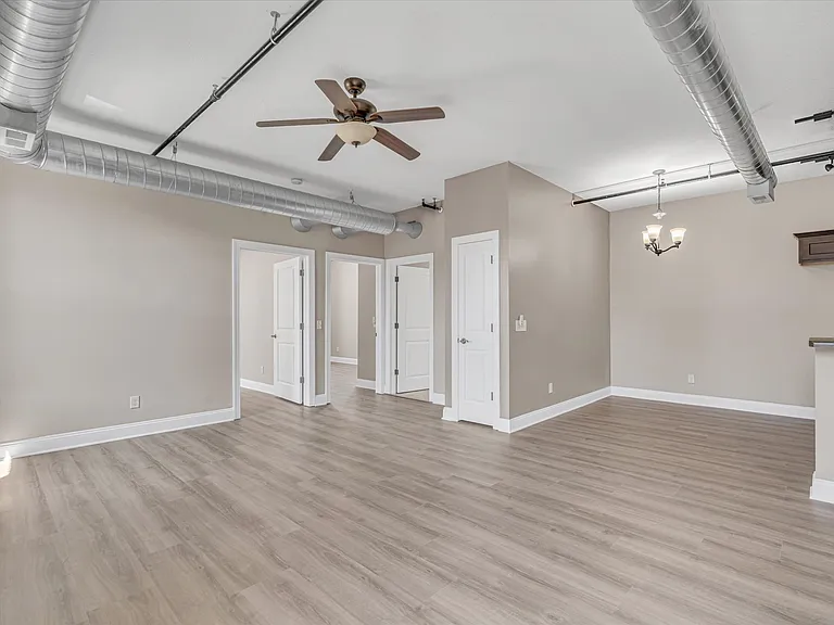 400 N Main St #405 — Photo 17