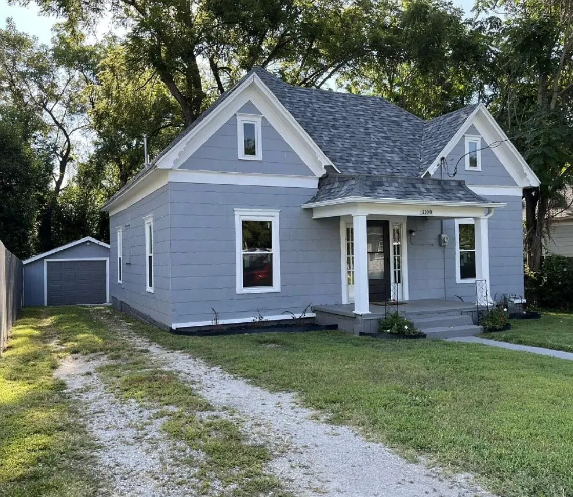 2 bed, 912 sqft, $1,000 — Photo 1