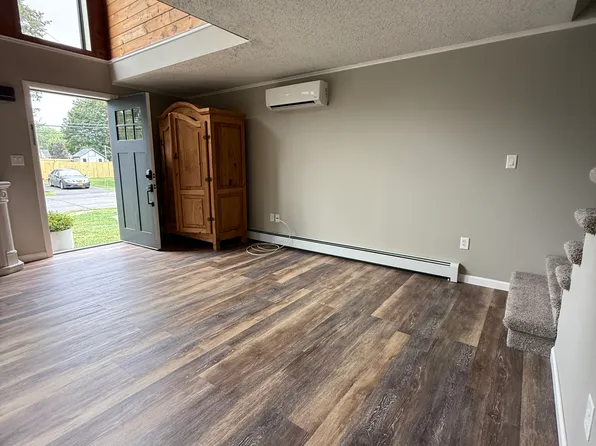 (undisclosed Address), Rhinebeck, NY 12572