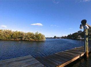 1269 N Florida Ave, Tarpon Springs, FL 34689