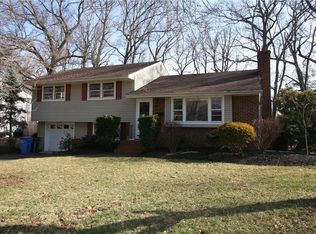 46 Beacon Hill Dr, Metuchen, NJ 08840