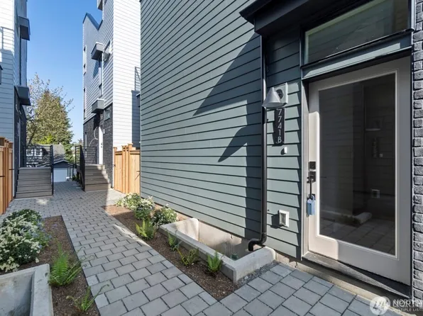 7741 15th Avenue NE #B, Seattle, WA 98115
