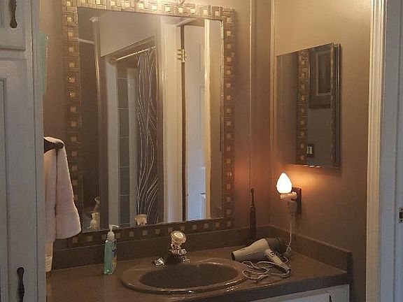 Master bath double sinks