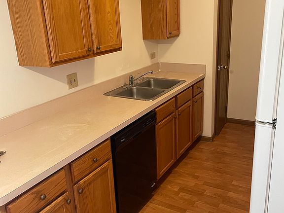 2nd image of 1814 Heatherway Ln APT 1B