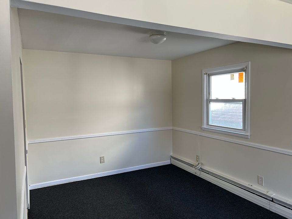 2nd image of 1049 Hartman Ln