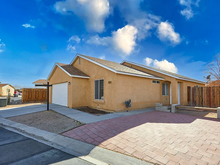 25029 Avenida Laredo — Photo 2