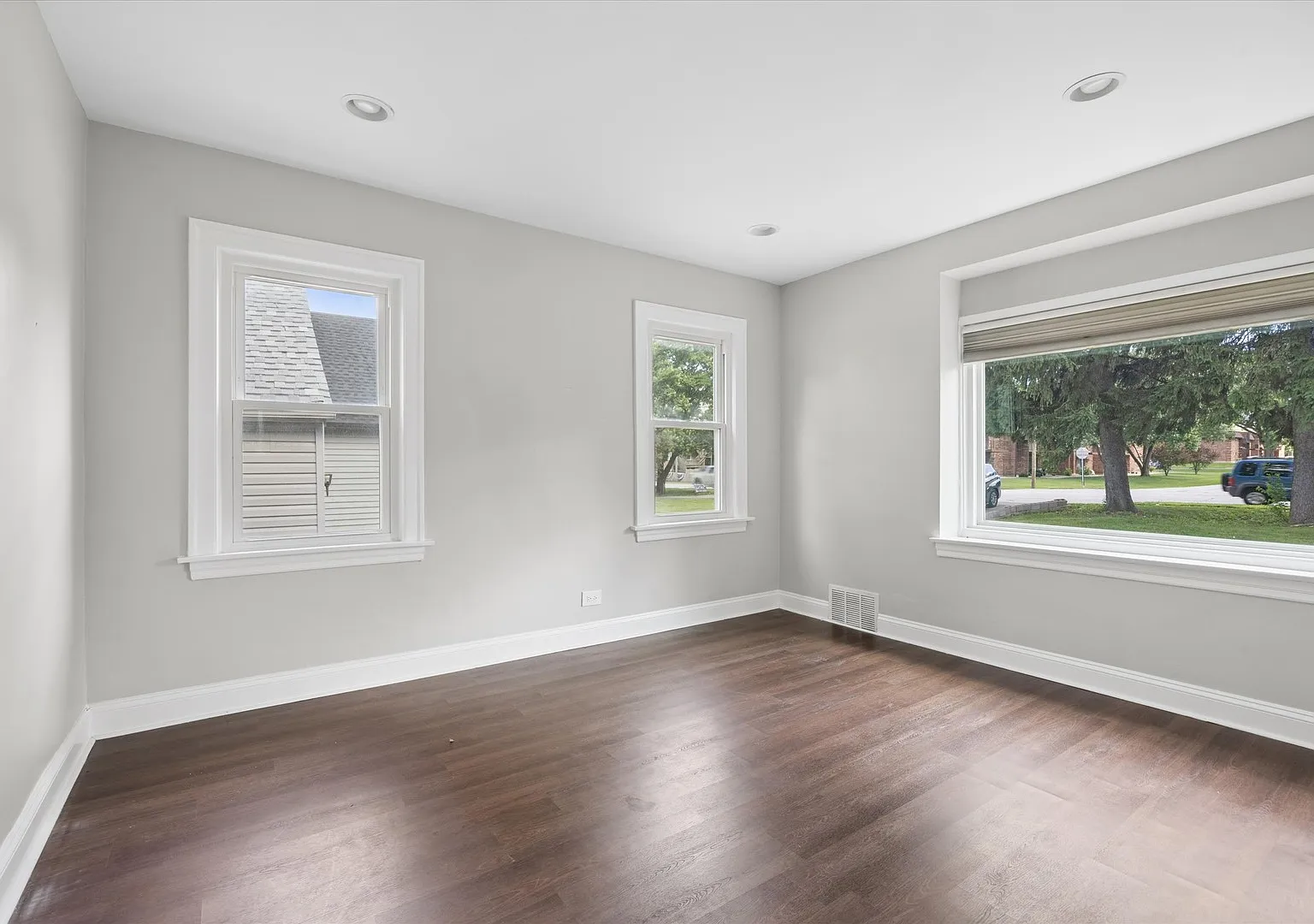 4 bed, 3.5 bath, 1990 sqft, $2,700 — Photo 4