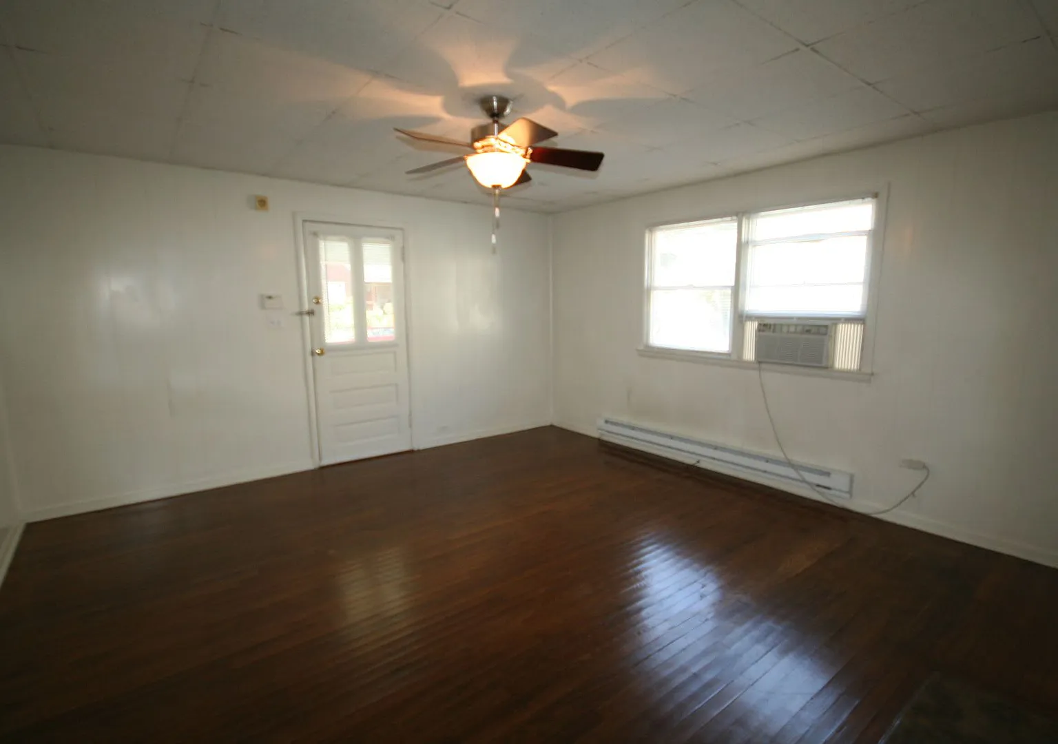 Duplex with Eat In Kitchen and Fenced Yd Near Duke and Downtown — Photo 3