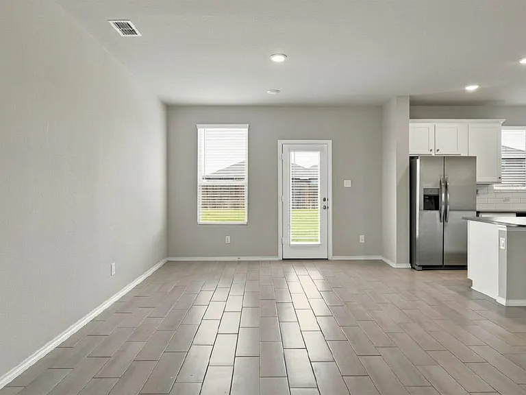 944 Ravenwood Ln — Photo 12