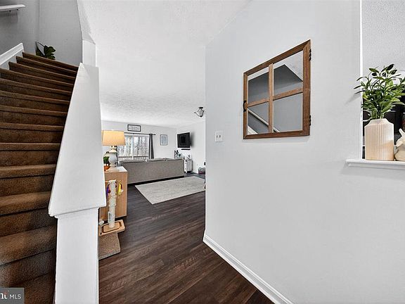 3rd image of 368 Park Ln