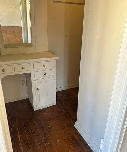 2500 S Hobart Blvd — Photo 20