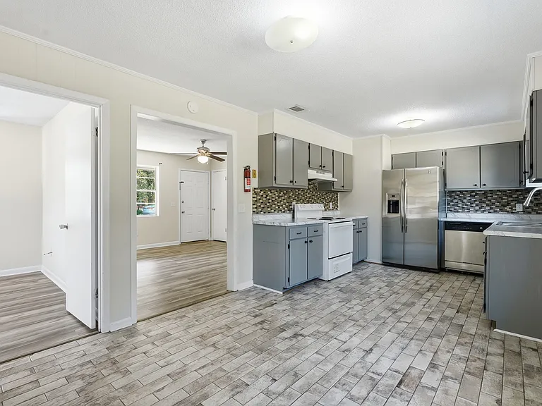 234 Deerwood Dr — Photo 4