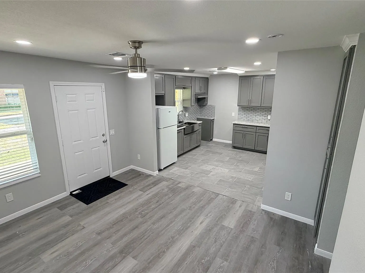 2 bed, 1.0 bath, 2213 sqft, $1,500 — Photo 2