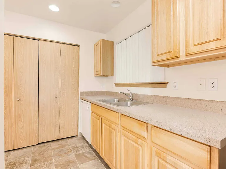 Raven Apartments — Photo 11