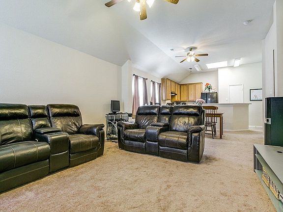 3rd image of 2416 Eisenhower Dr