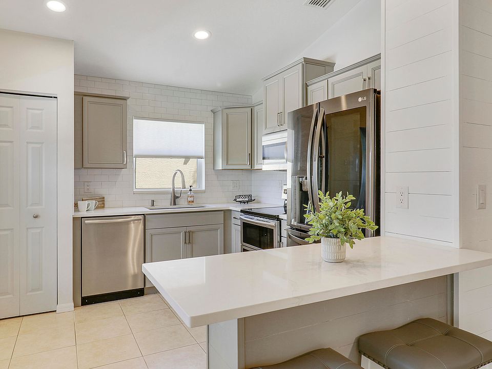 1st image of 506 SW Indian Key Drive