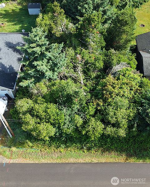 2nd image of 582 Ensign Avenue NW