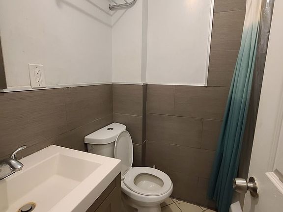 5th image of 526 E 11th St APT 6D