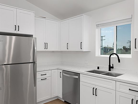 5th image of 3220 Copley Ave