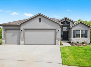 5759 Russet Rd, Parkville, MO 64152