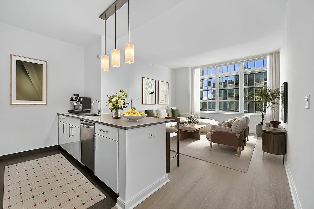 81 Fleet Pl — Photo 1
