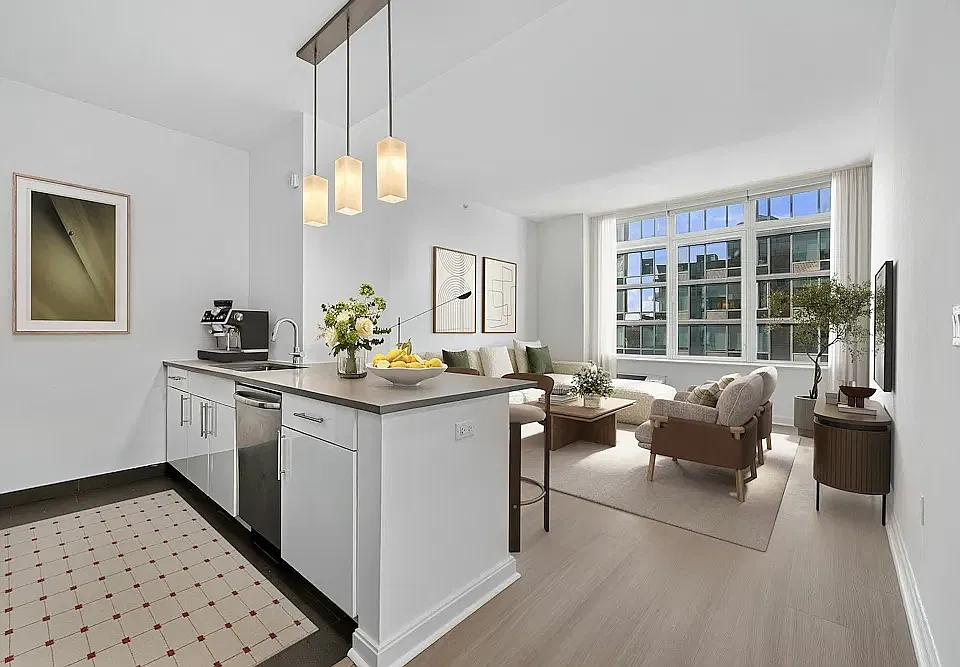 81 Fleet Pl #14B