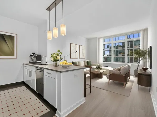 81 Fleet Pl, Brooklyn, NY