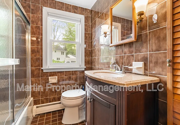 124 Cambridge St — Photo 8