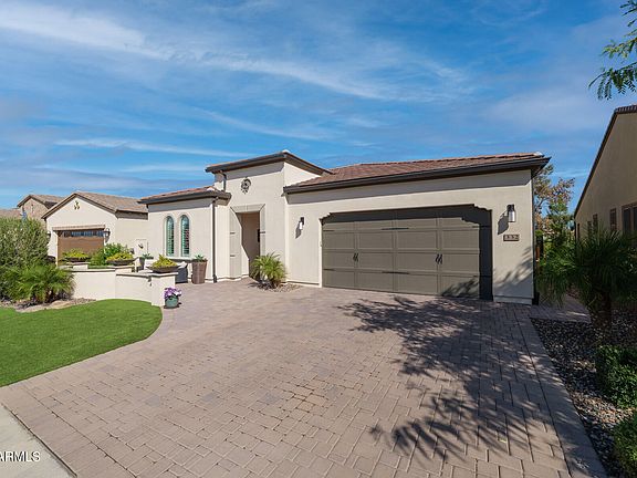 3rd image of 332 E BRACCIANO Avenue