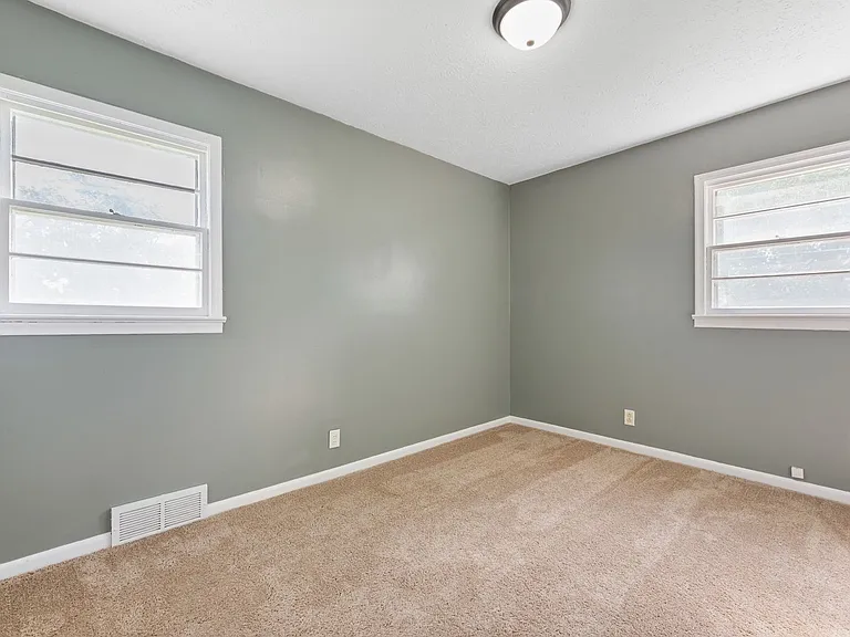 4655 Curtis Ave — Photo 13