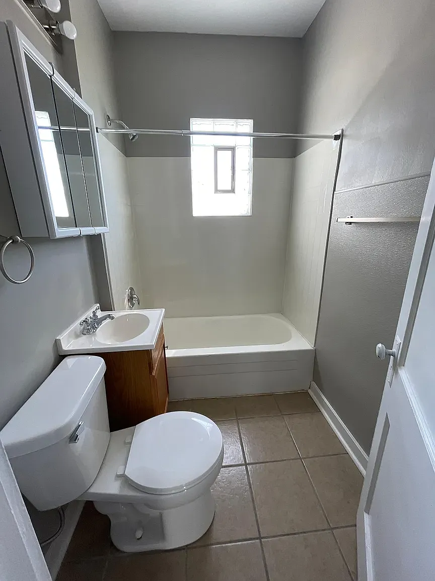 4915 Davenport St — Photo 4