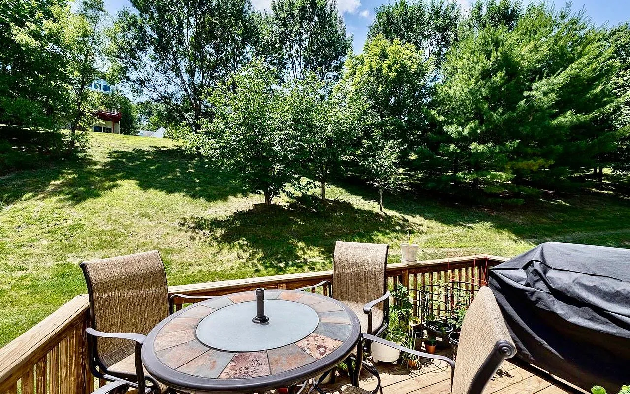 186 Birchwood Dr — Photo 4